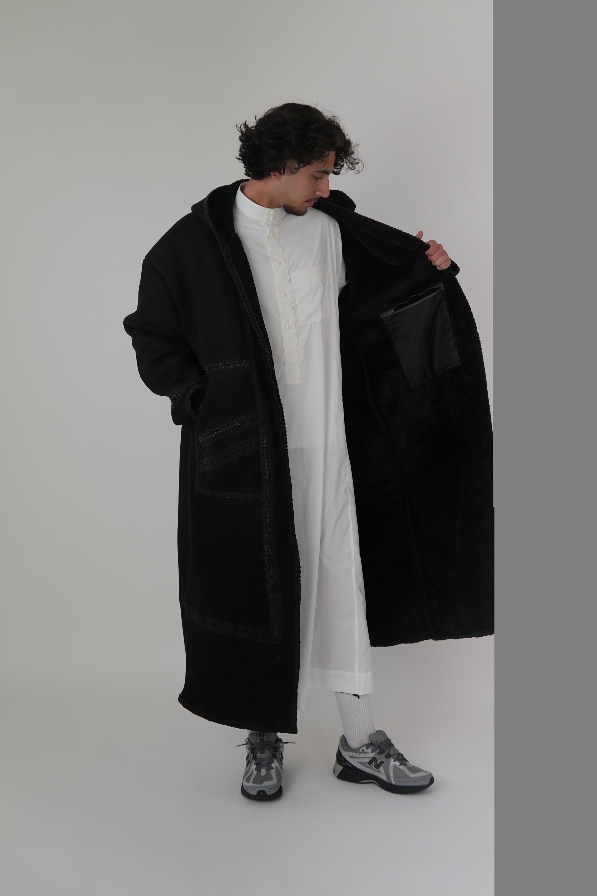 Men’s Farwa coat – Arabian winter bisht with faux fur lining