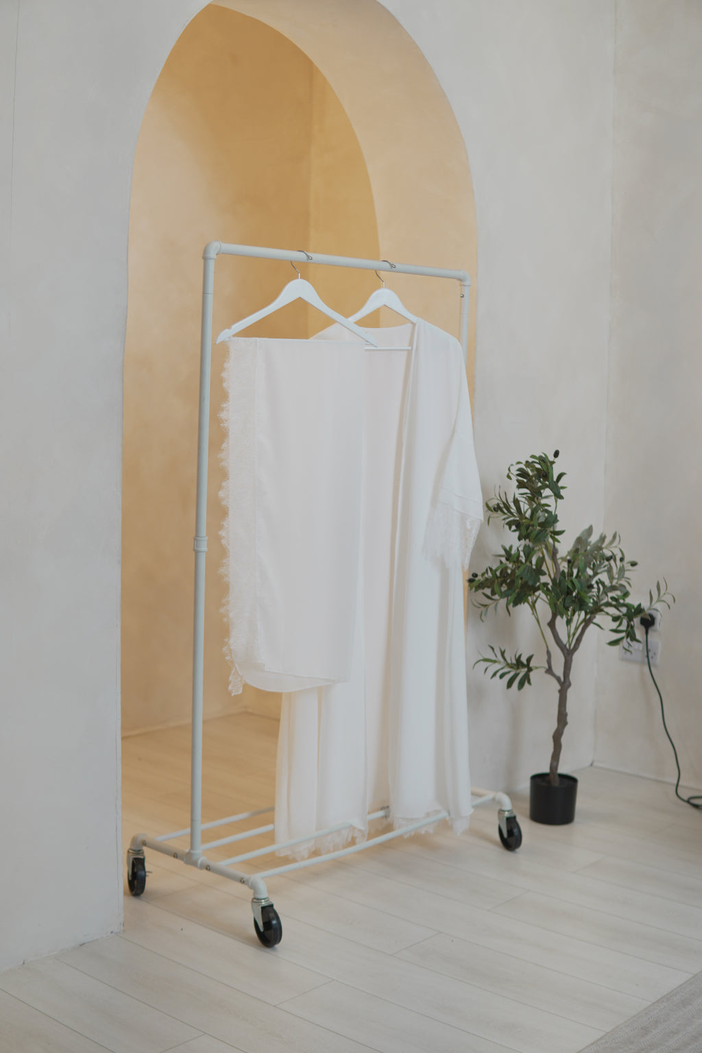 The White Safa Lace Abaya