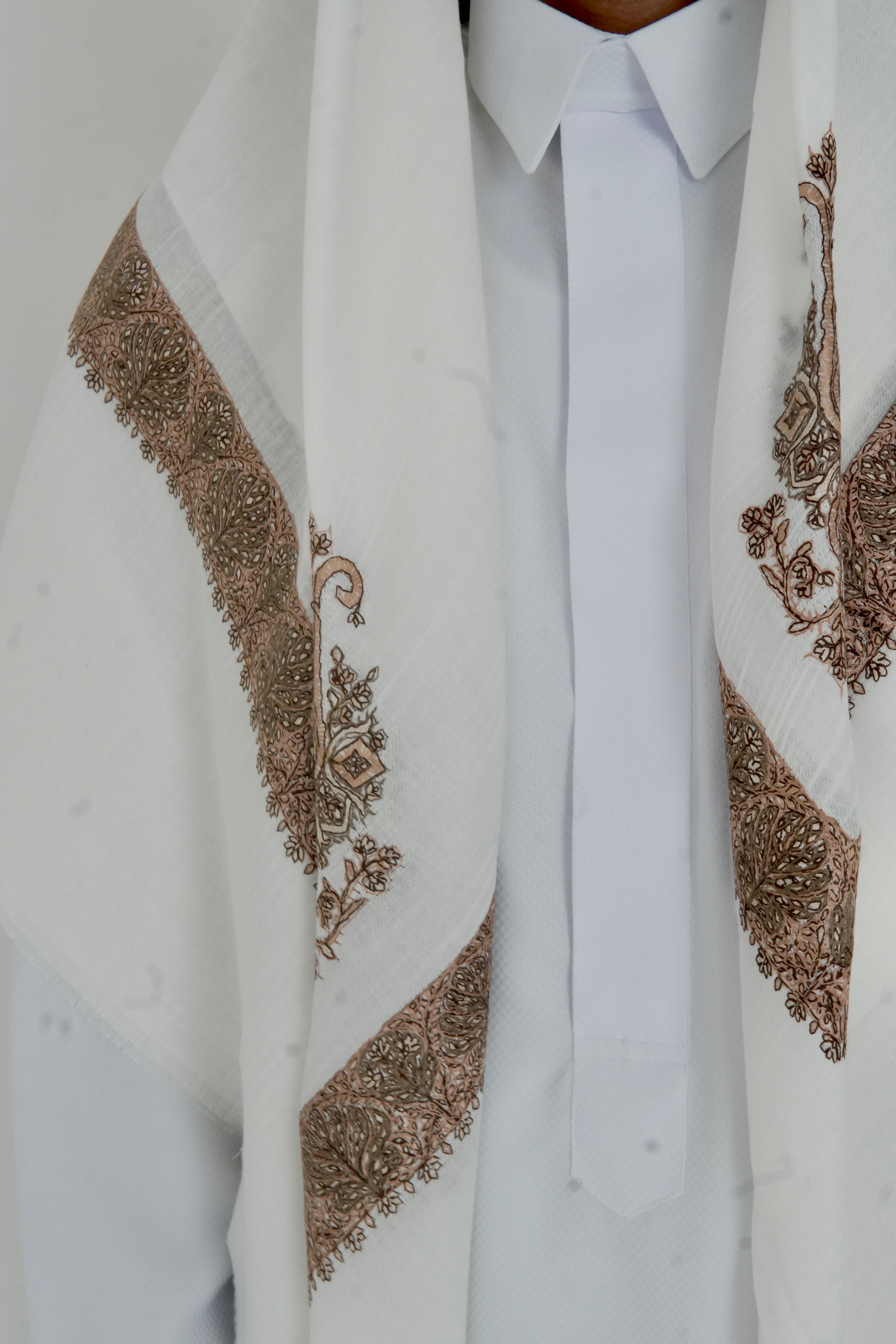 White & Light Brown Yemeni Shemagh