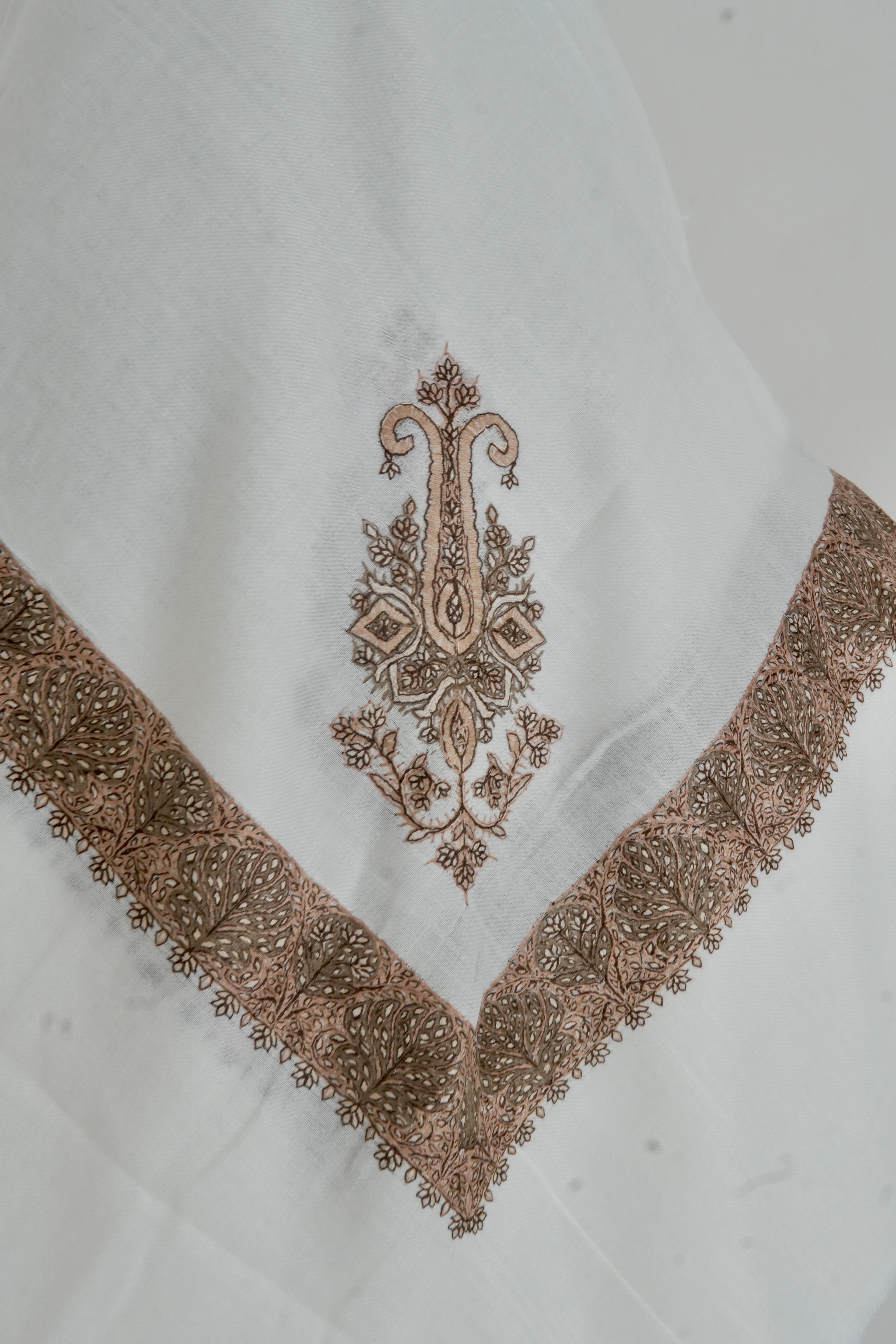 White & Light Brown Yemeni Shemagh