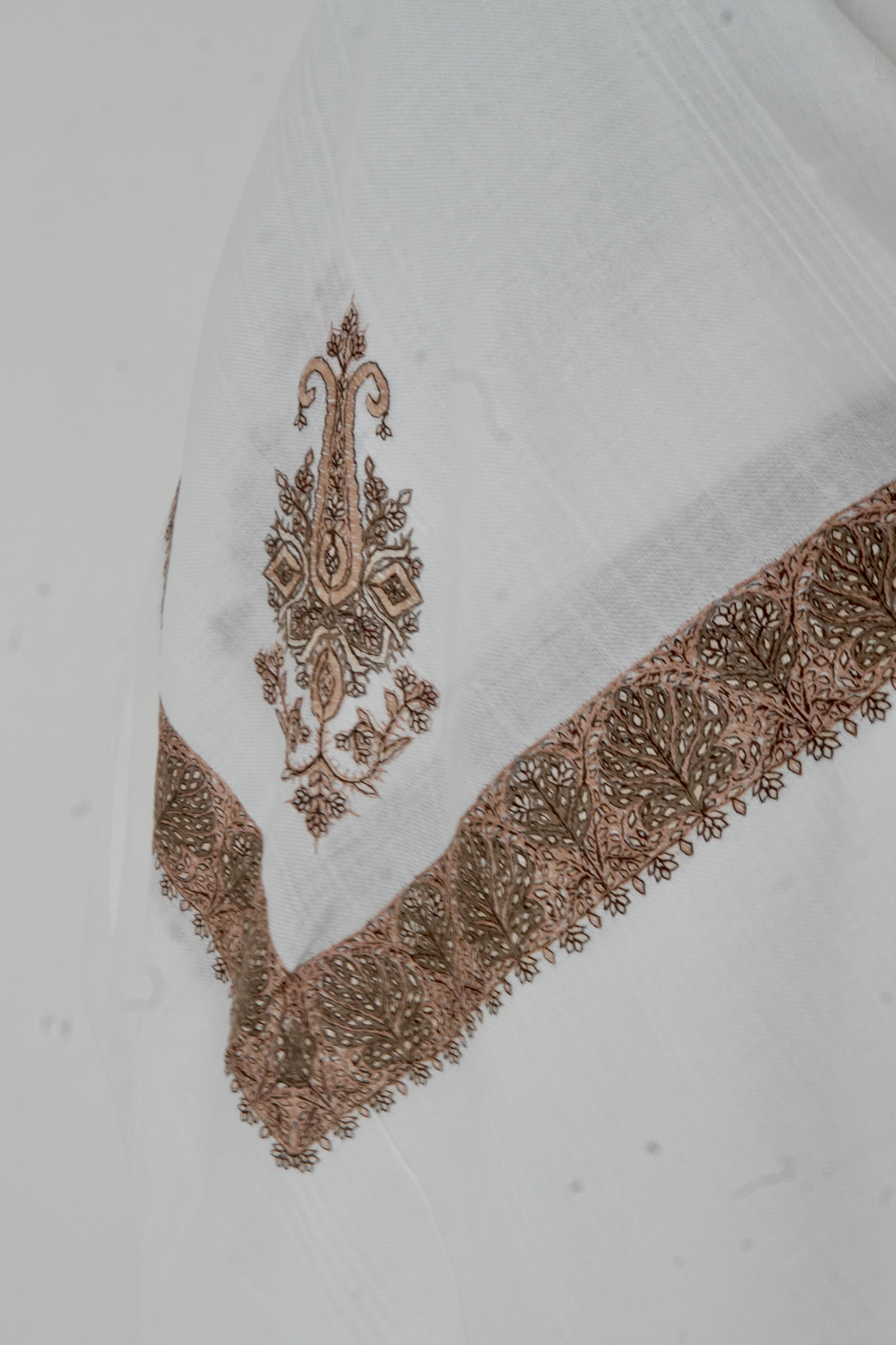 White & Light Brown Yemeni Shemagh