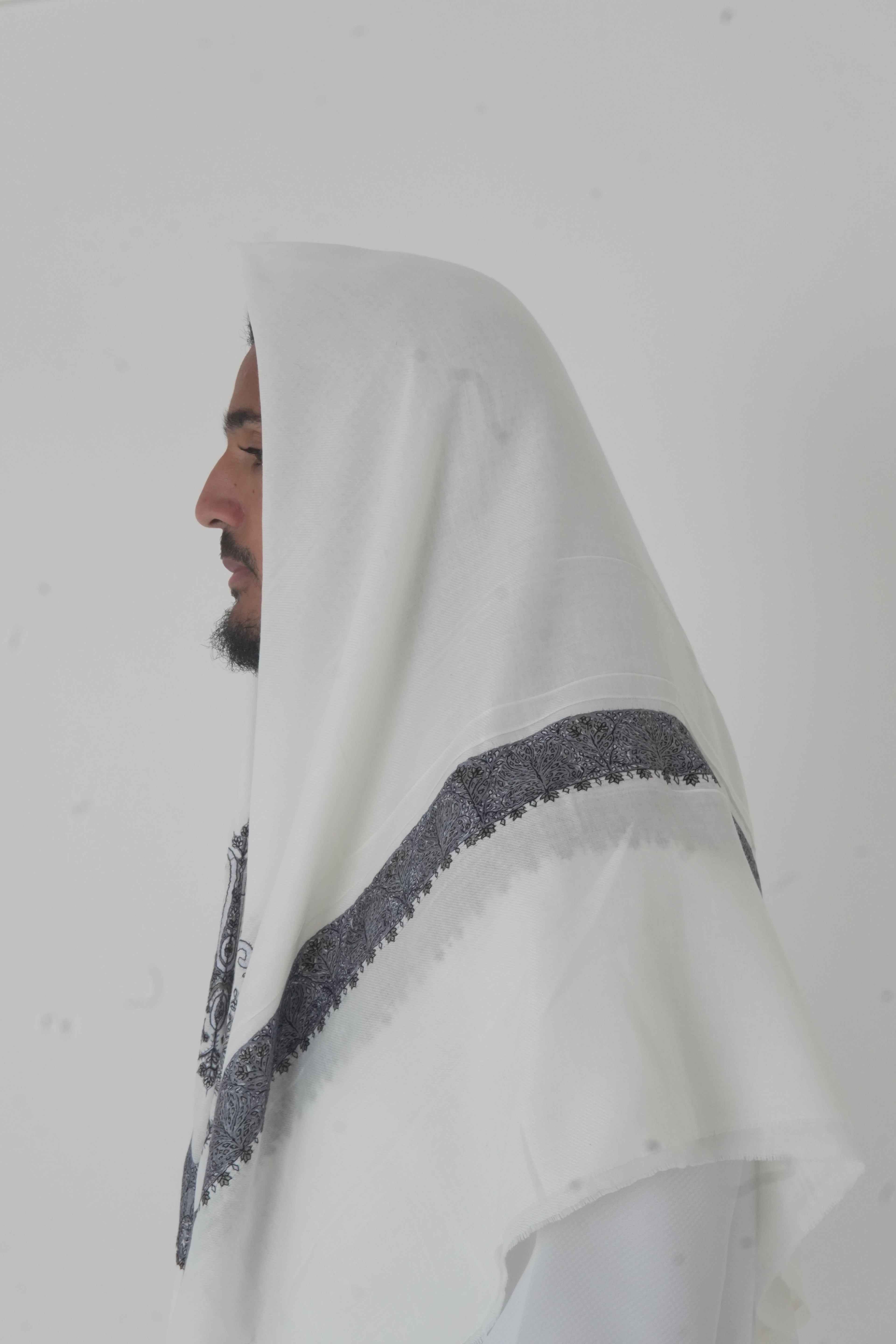 White & Grey Yemeni Shemagh