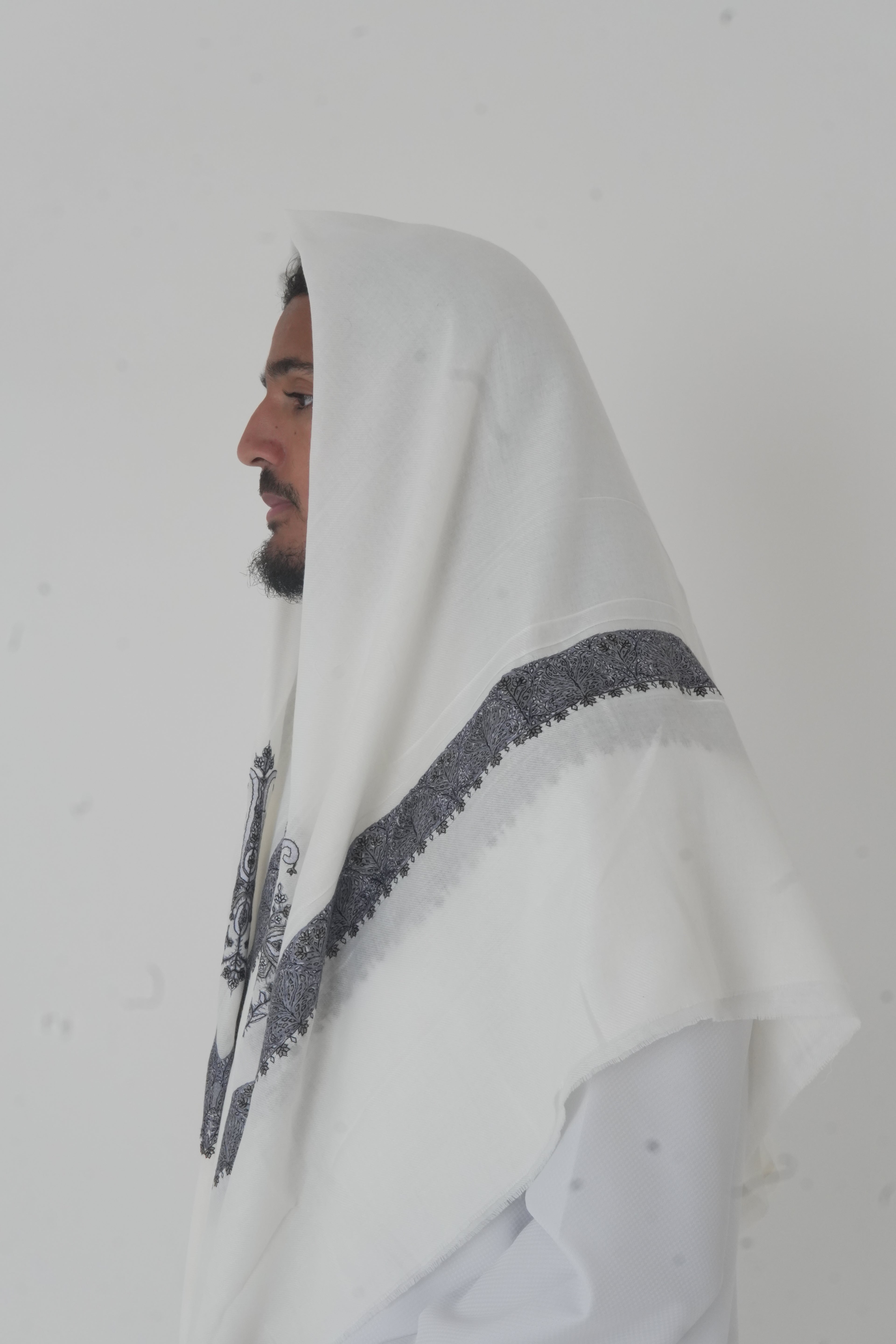 White & Grey Yemeni Shemagh