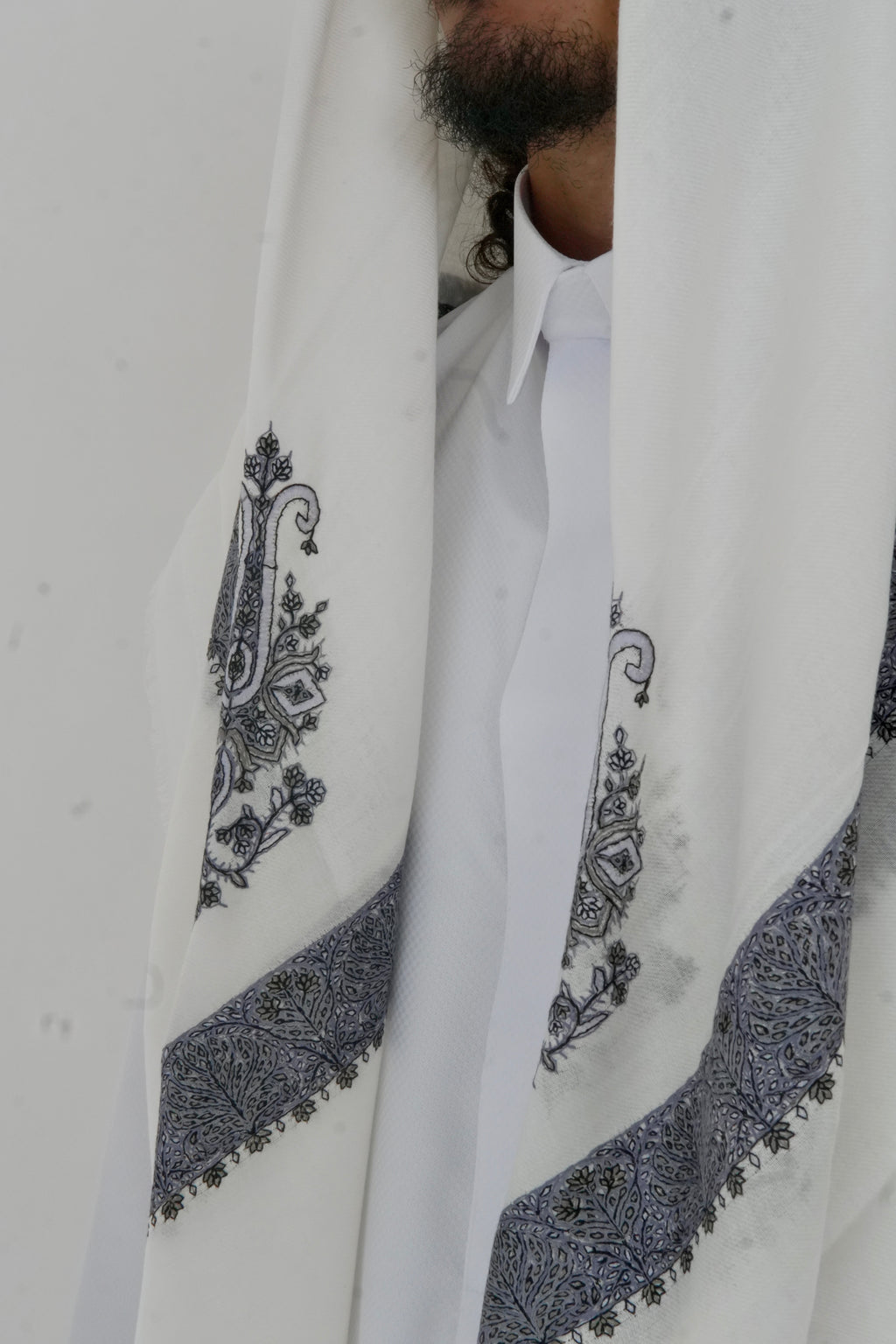 White & Grey Yemeni Shemagh