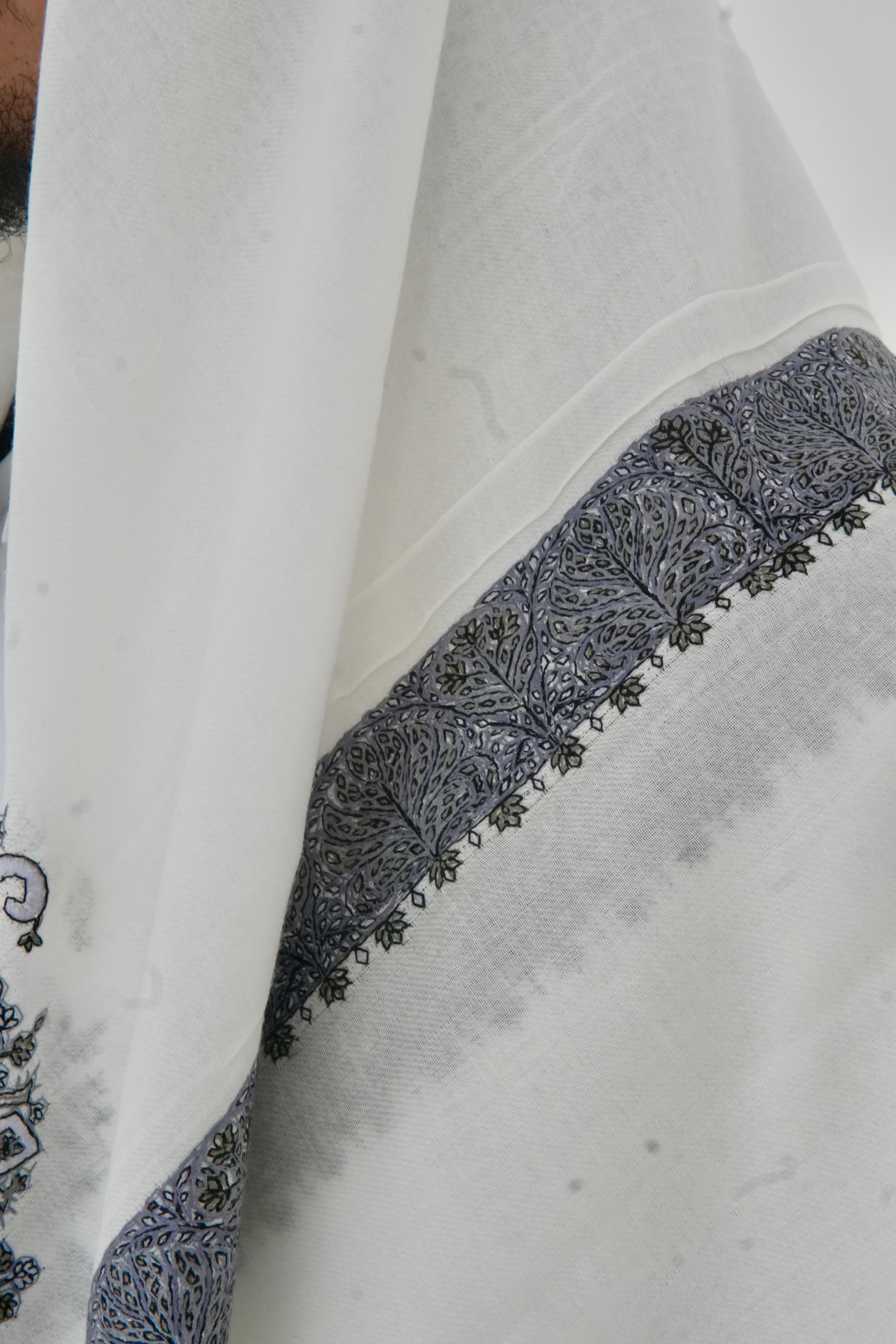 White & Grey Yemeni Shemagh