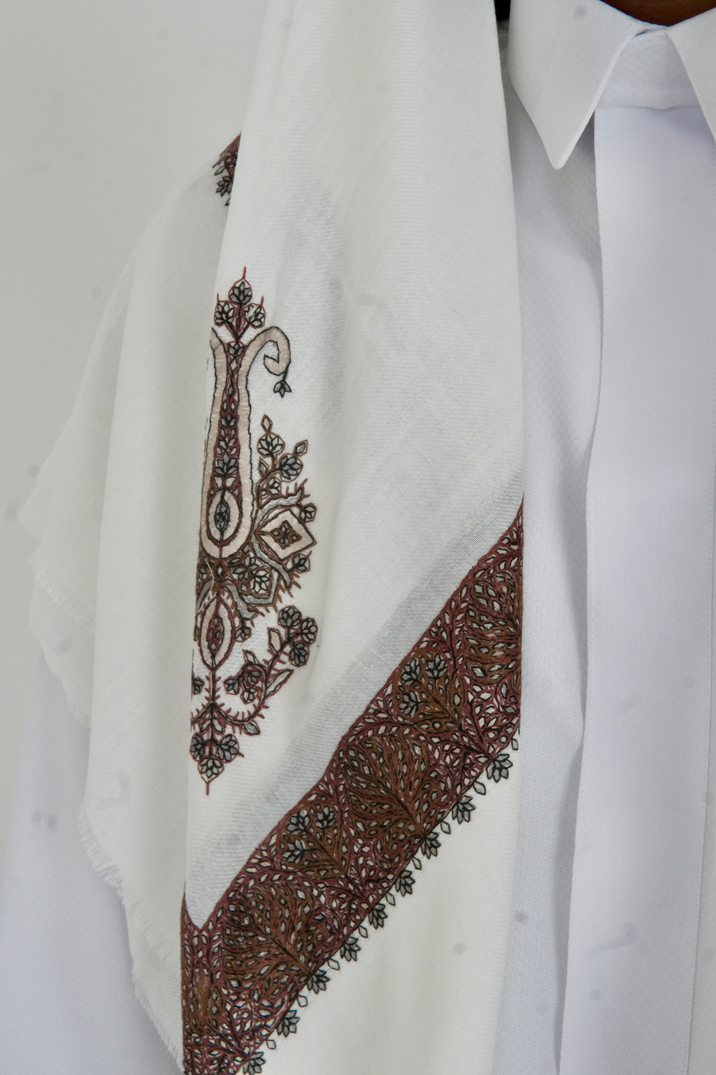 White & Dark Brown Yemeni Shemagh
