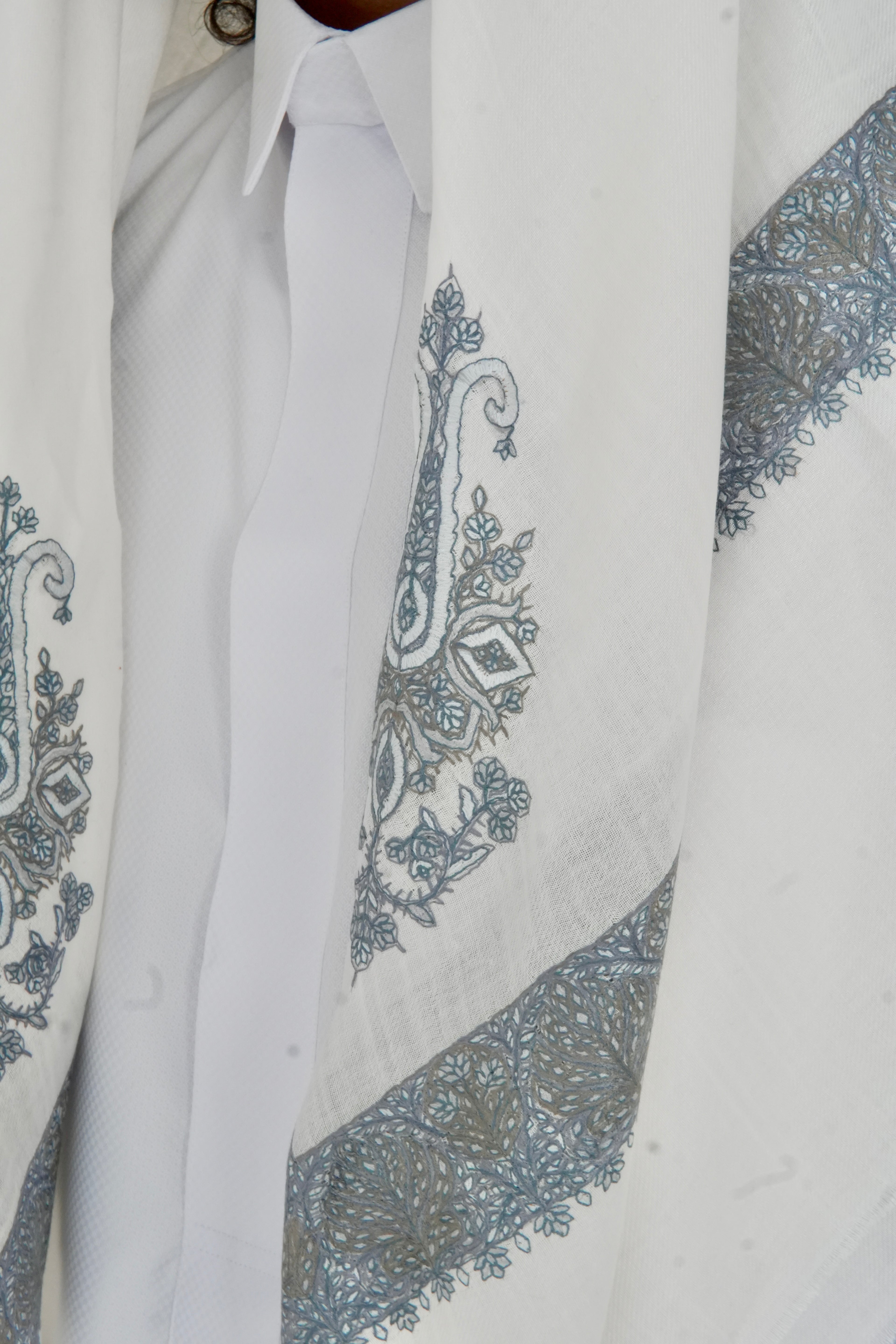 White & Light Blue Yemeni Shemagh