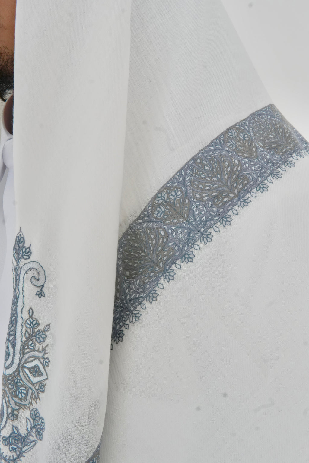 White & Light Blue Yemeni Shemagh