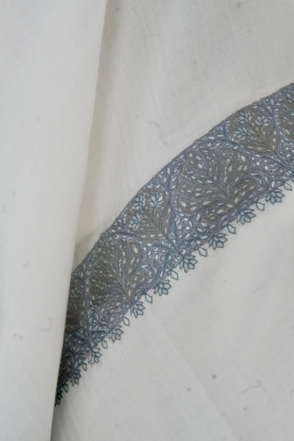 White & Light Blue Yemeni Shemagh