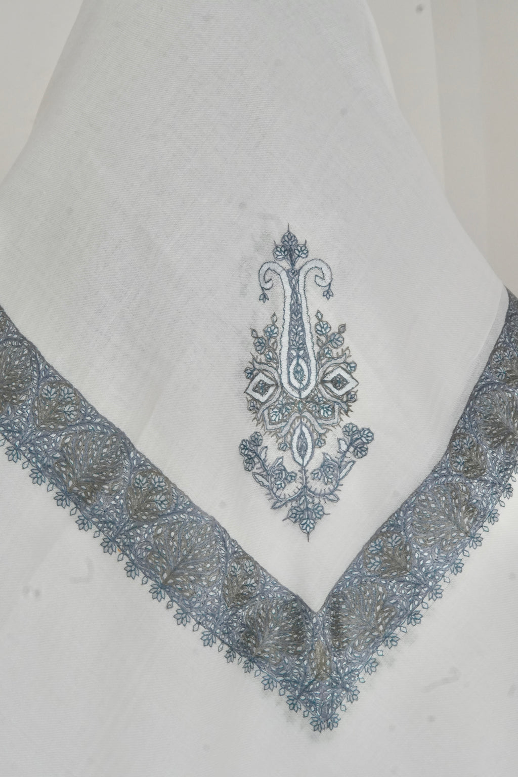 White & Light Blue Yemeni Shemagh