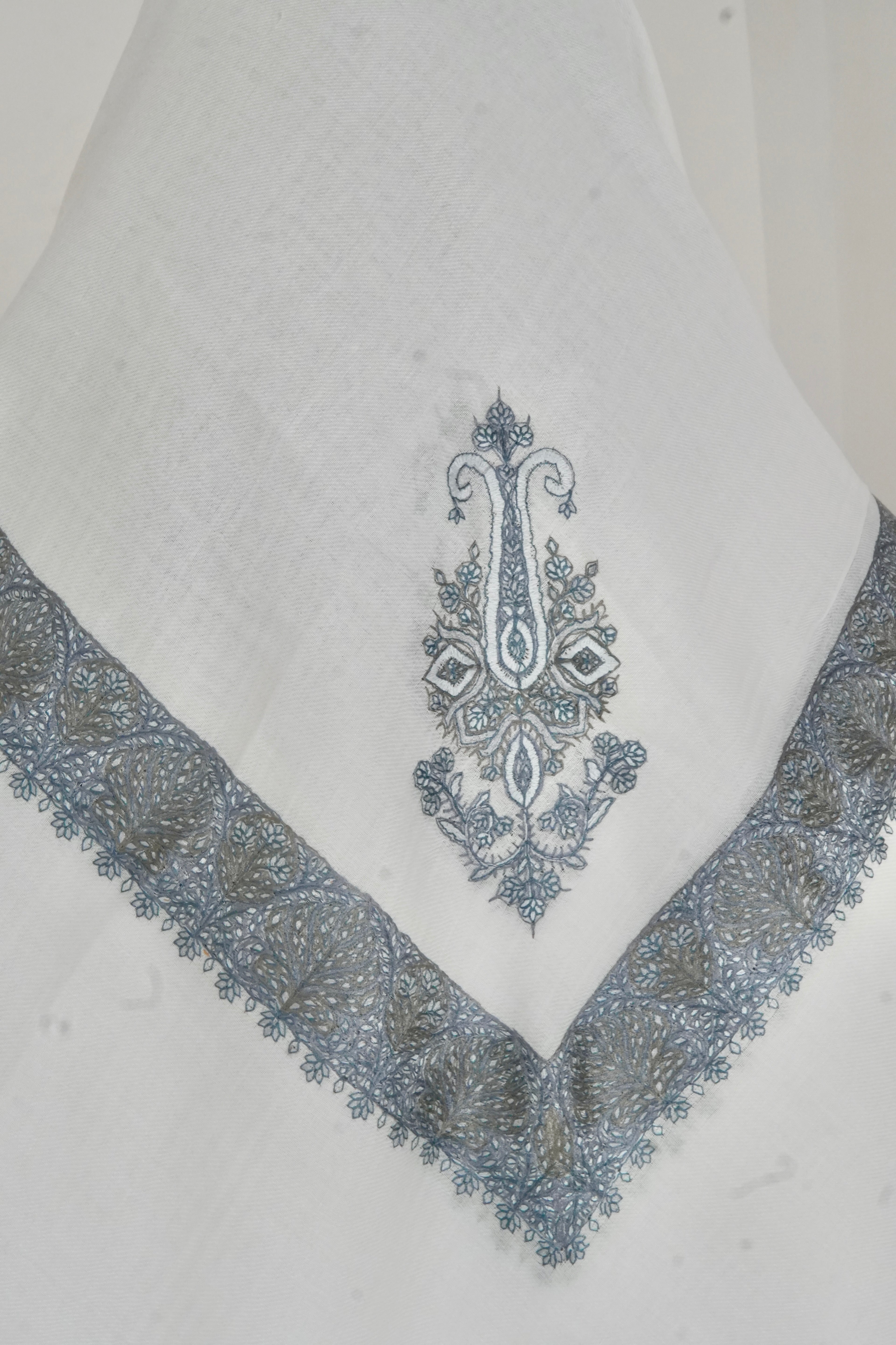 White & Light Blue Yemeni Shemagh