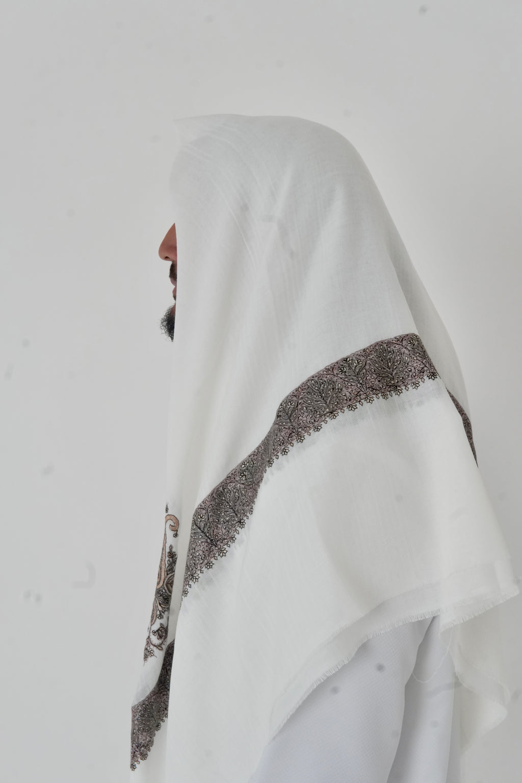 White & Taupe Yemeni Shemagh