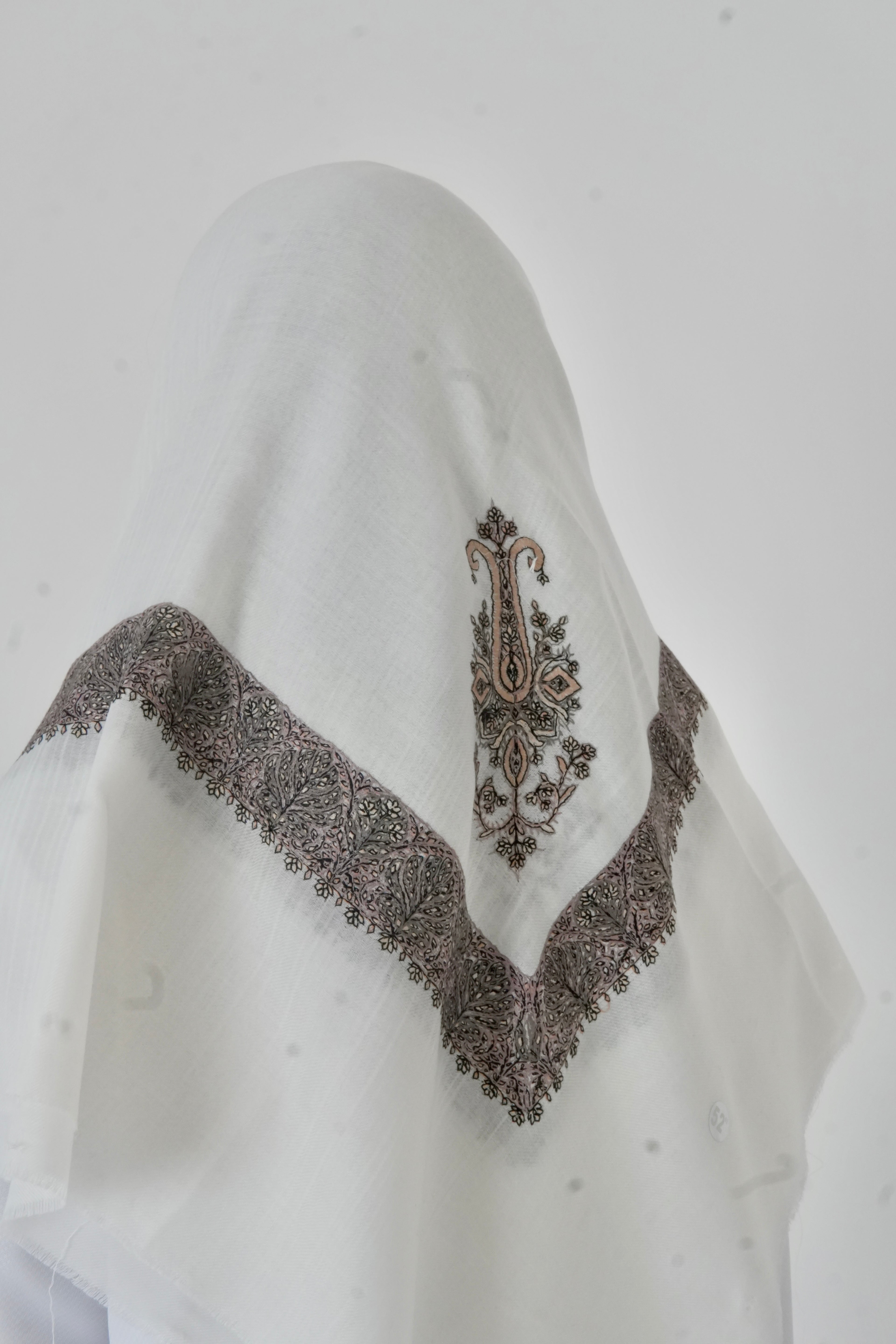 White & Taupe Yemeni Shemagh