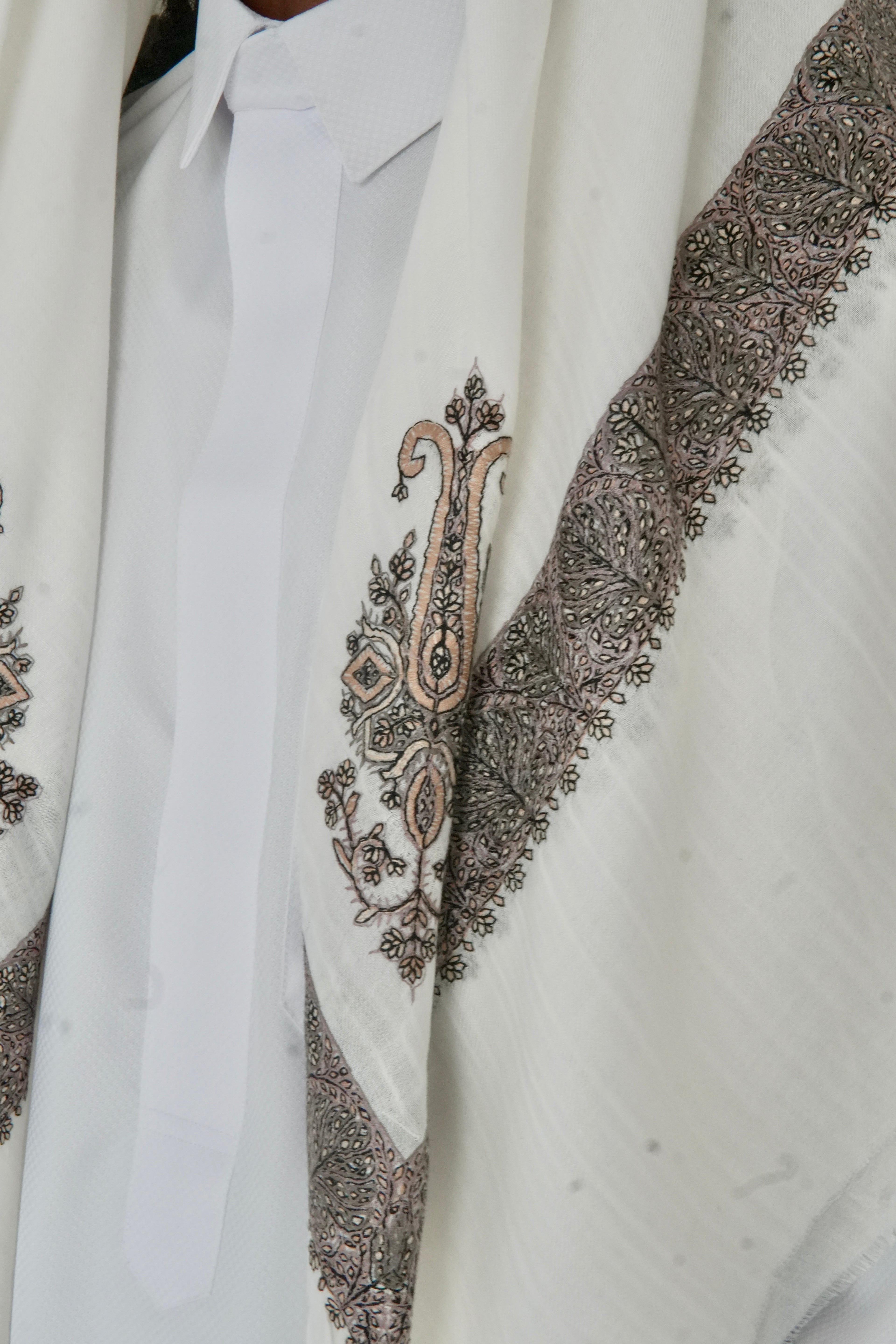 White & Taupe Yemeni Shemagh