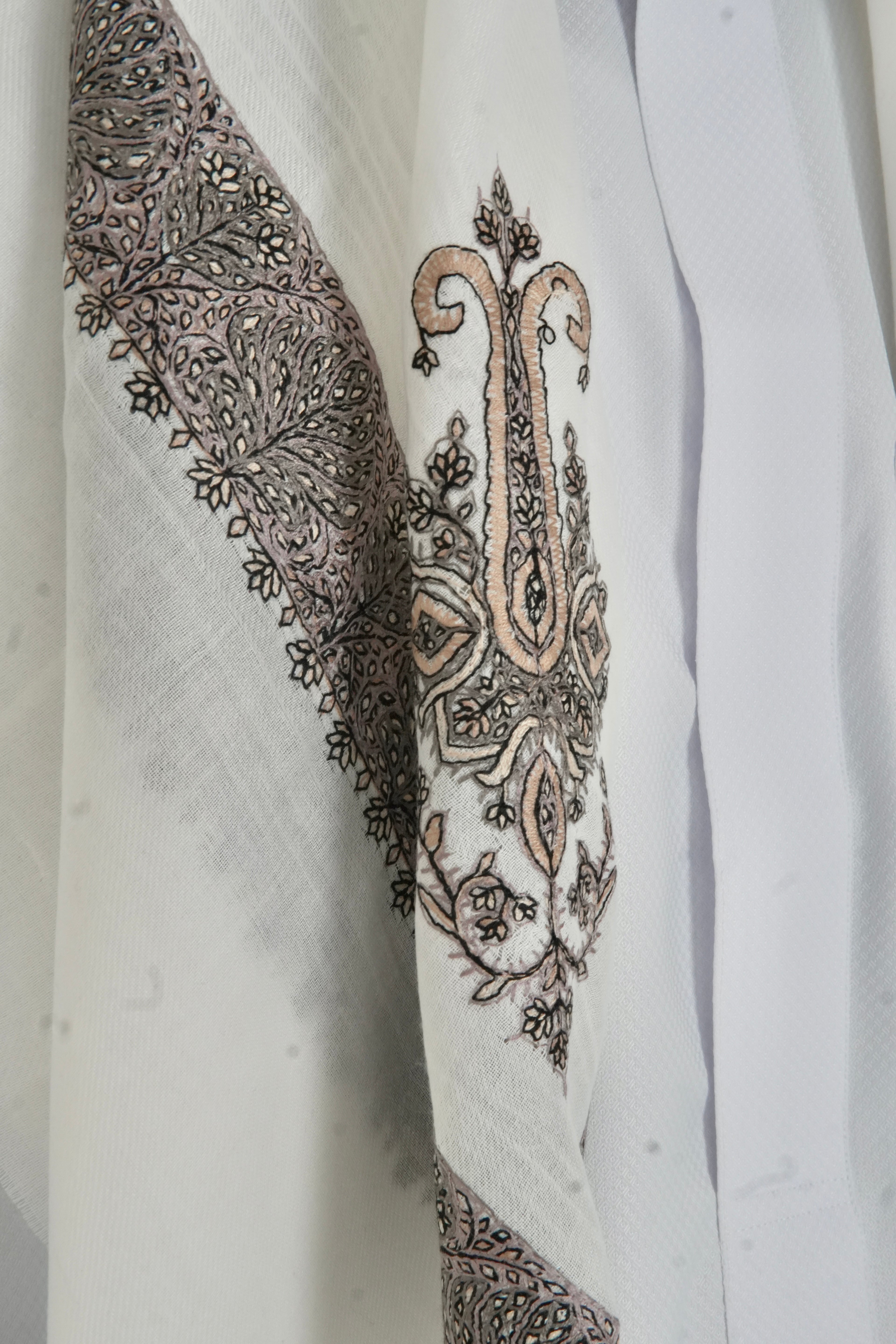 White & Taupe Yemeni Shemagh