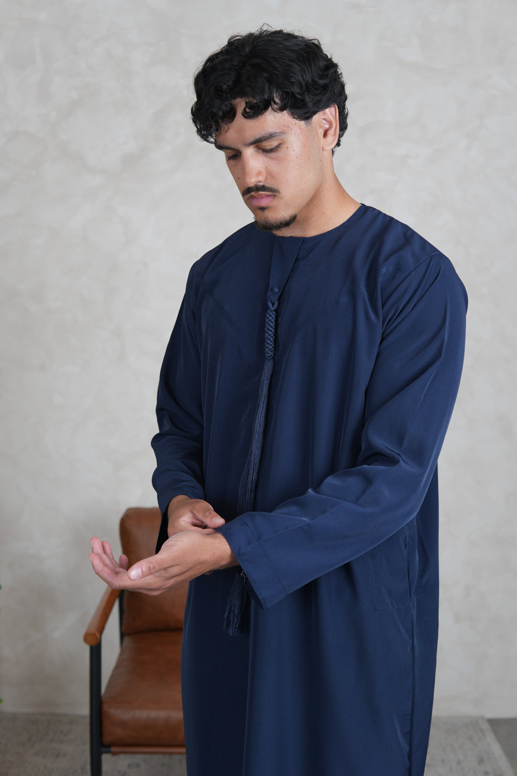 Luxury Navy Lightweight Zibda Emirati Thobe