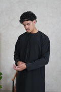 Luxury Black Lightweight Zibda Emirati Thobe front view – From #1 Shop YAZIR – YAZIRCO