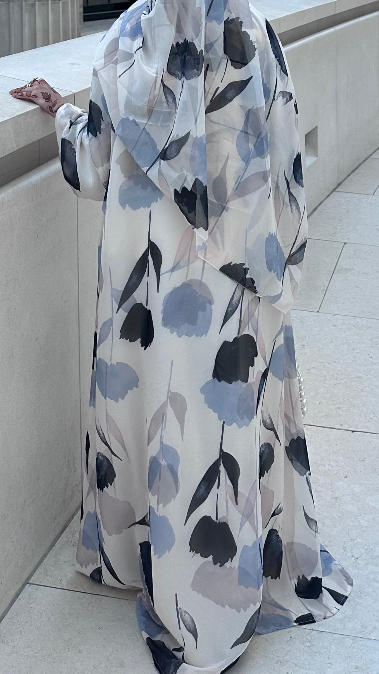 Luna Petal Abaya