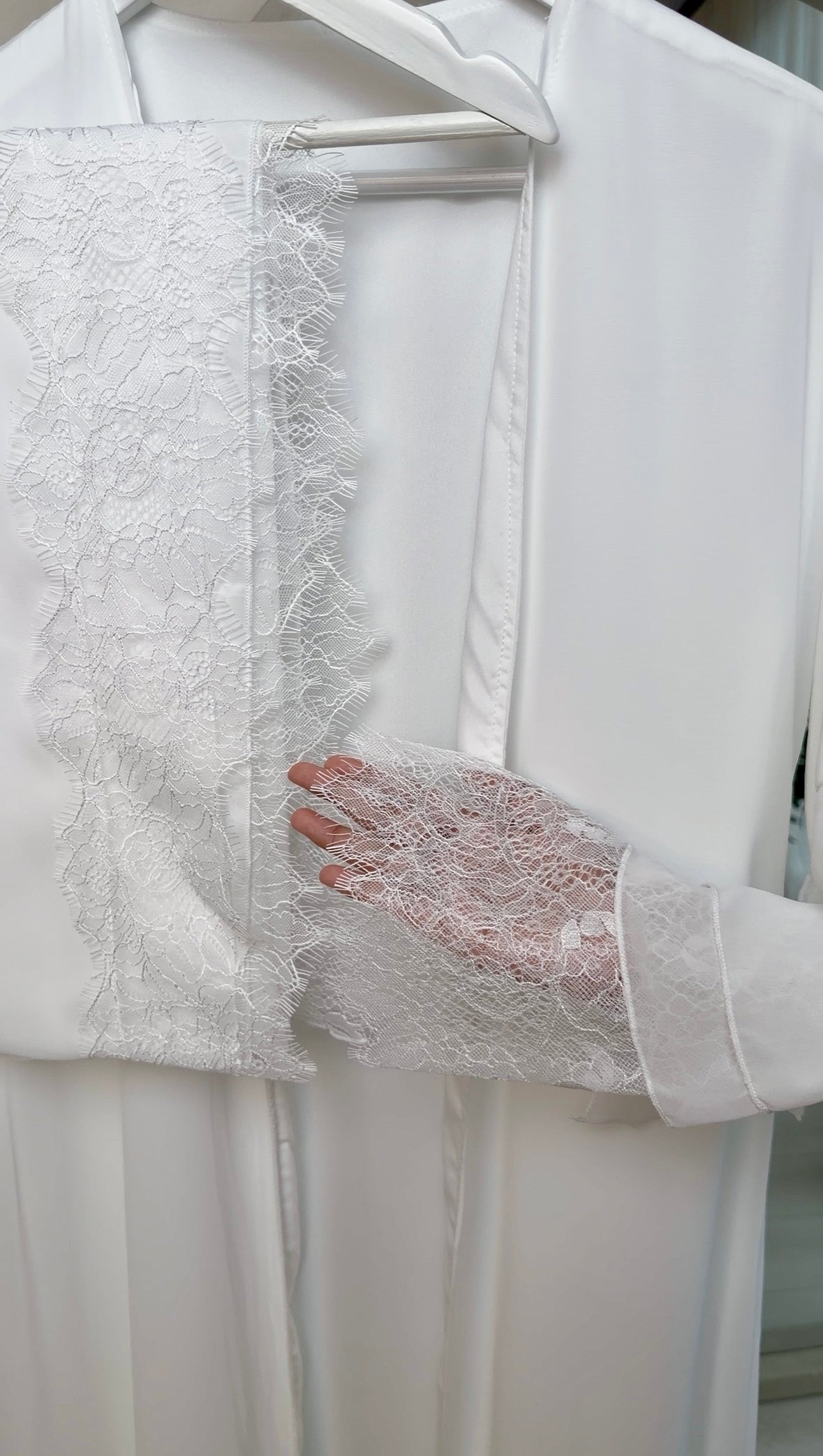 The White Safa Lace Abaya