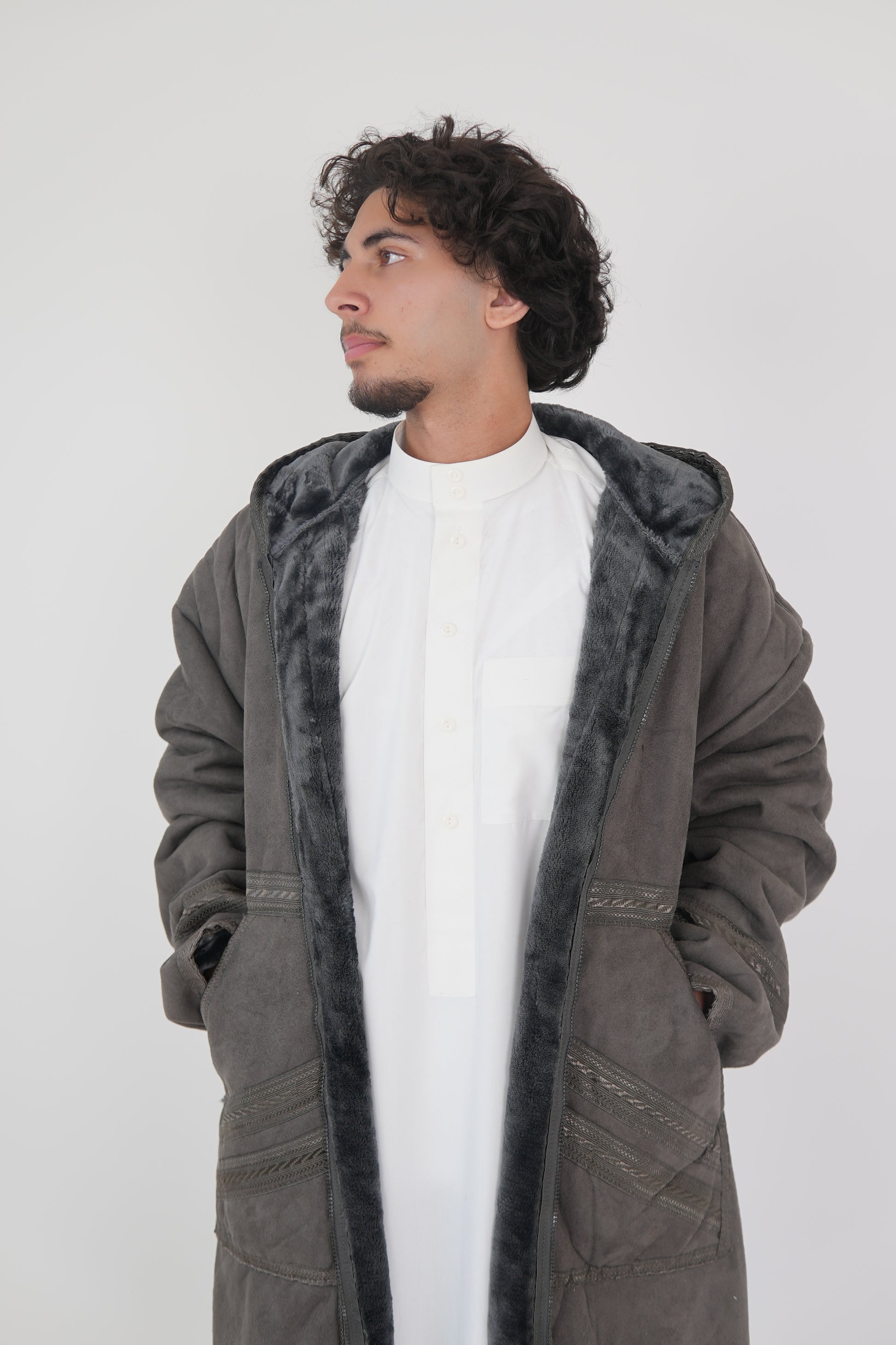 Men’s Farwa coat – Arabian winter bisht with faux fur lining