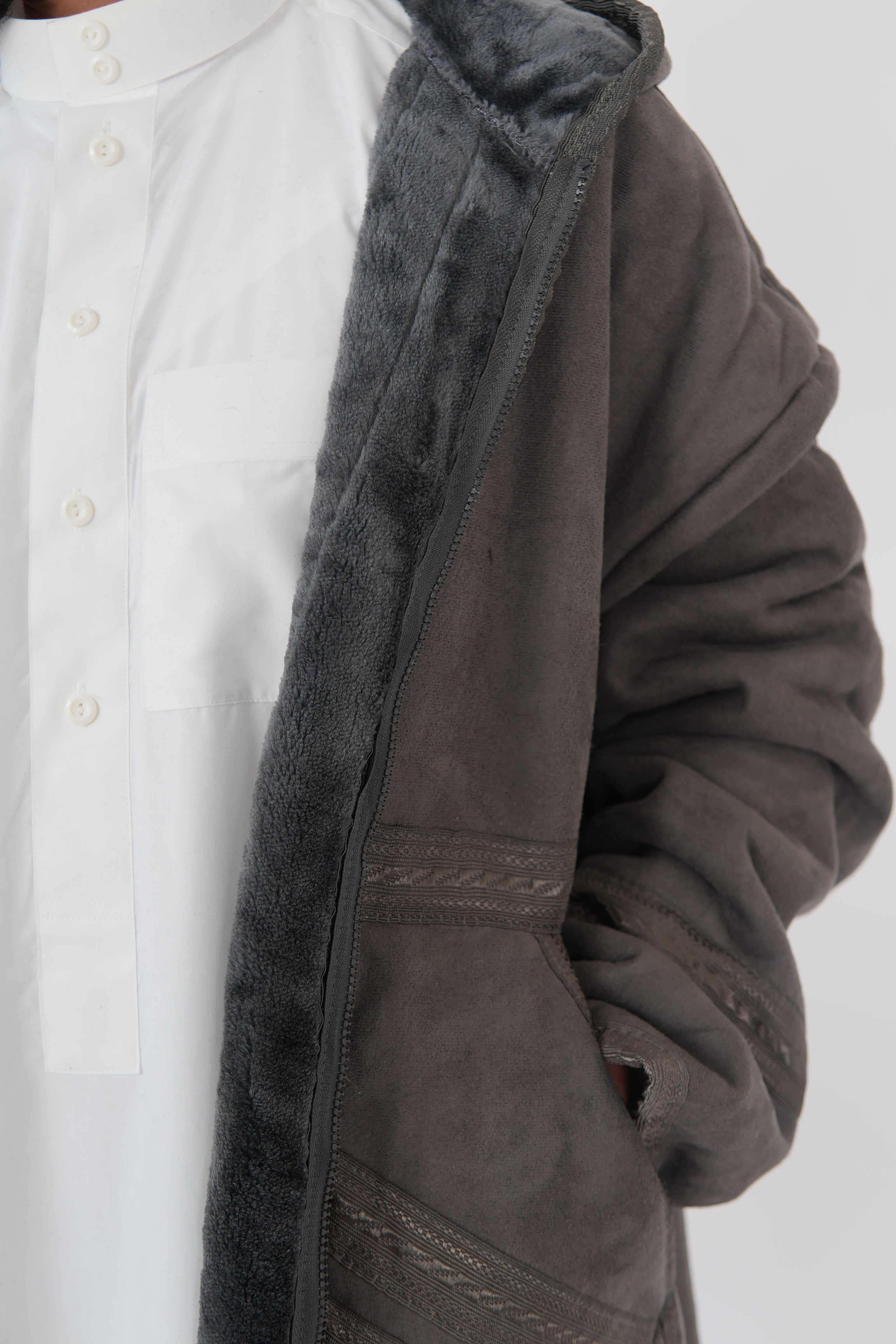 Men’s Farwa coat – Arabian winter bisht with faux fur lining