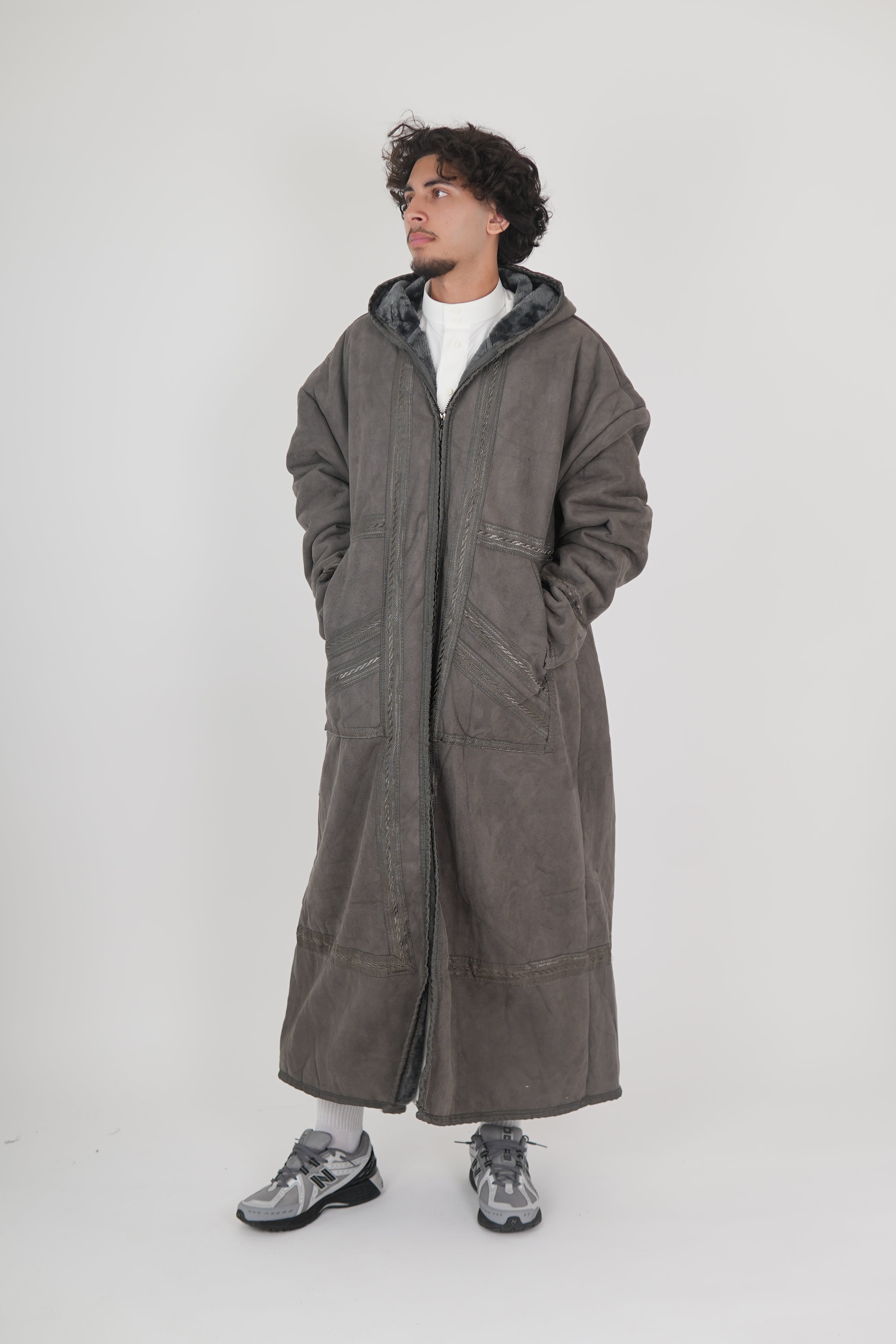 Men’s Farwa coat – Arabian winter bisht with faux fur lining