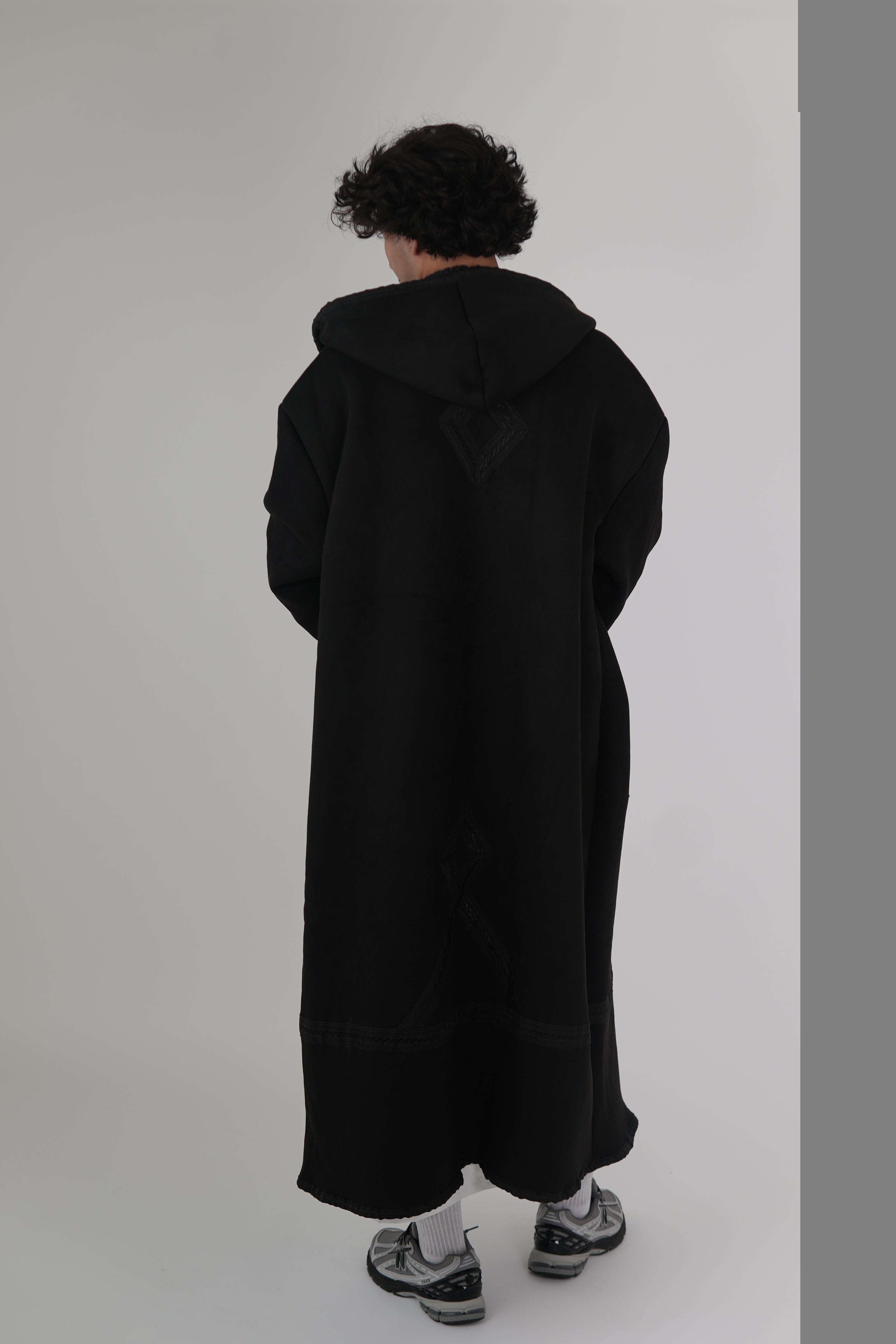 Men’s Farwa coat – Arabian winter bisht with faux fur lining
