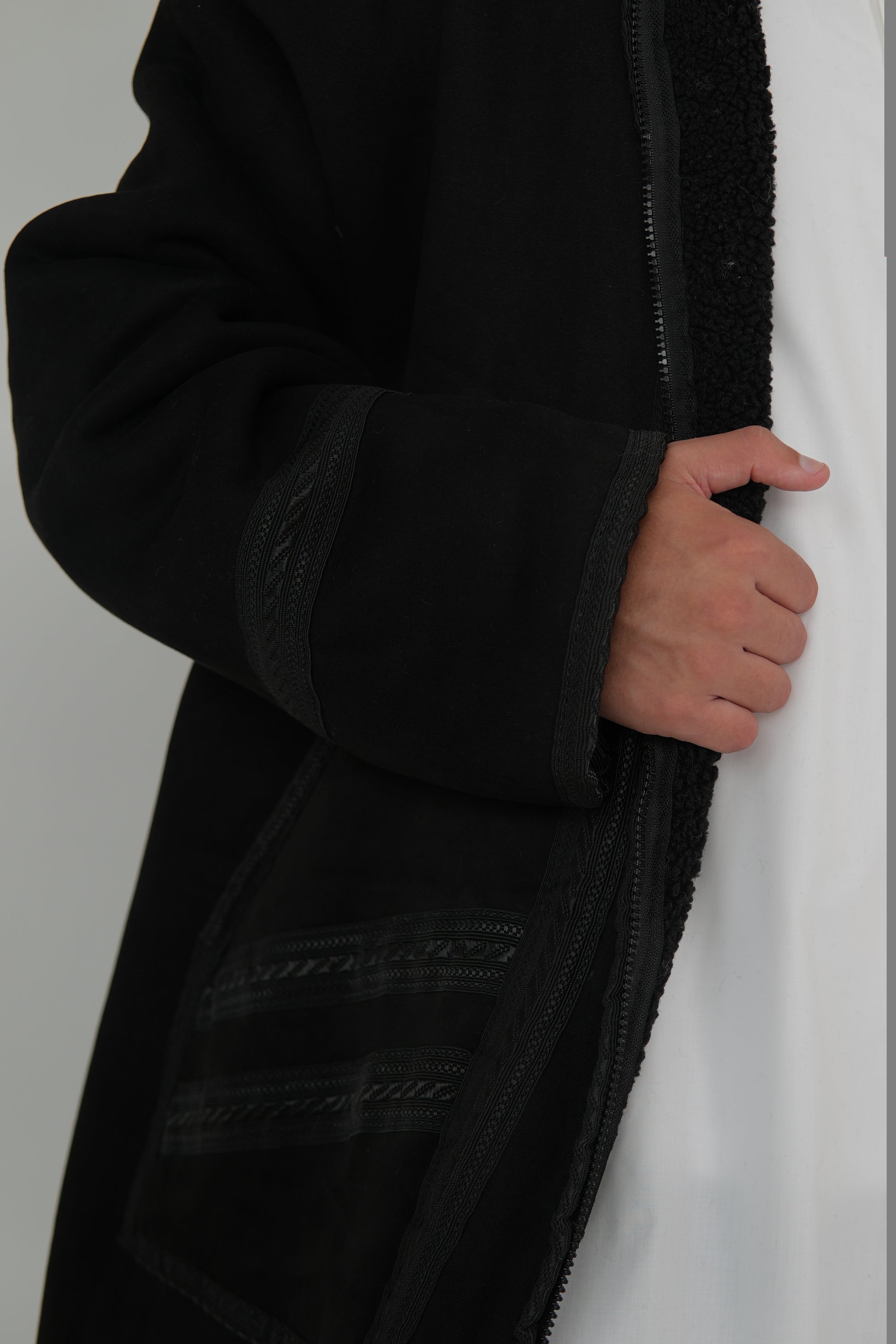 Men’s Farwa coat – Arabian winter bisht with faux fur lining
